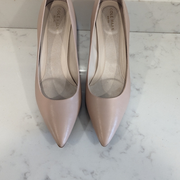 Cole Haan Women's The Go to Park Pumps - Picture 2 of 9